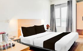 Super Townhouse Mg Road Pune